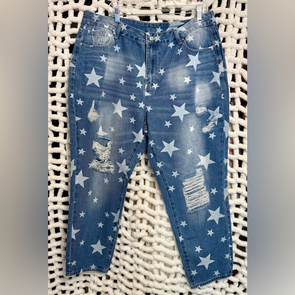 2X Distressed Star-Pattern High-Waist Jeans